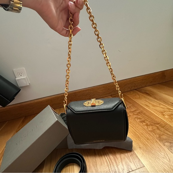 ALEXANDER MCQUEEN
Black Goatskin Leather Box Bag 19 - Picture 4 of 15